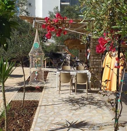 Guest House Solive Himarë Exterior foto